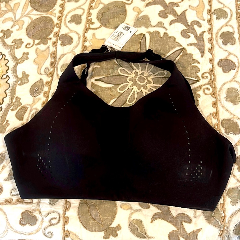 Lululemon Sports Bra. 34DD. NWT. Wrong size for me. nothing wrong with it.